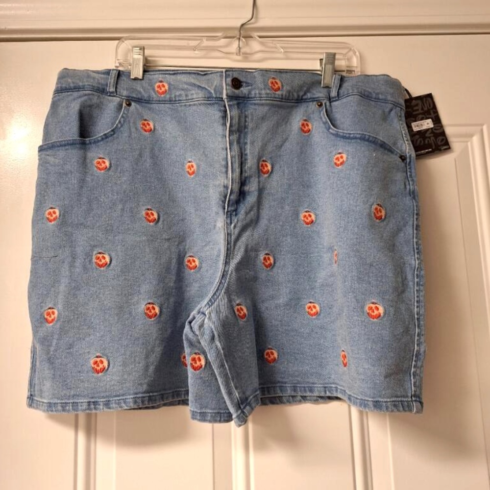 Disney shorts size 40